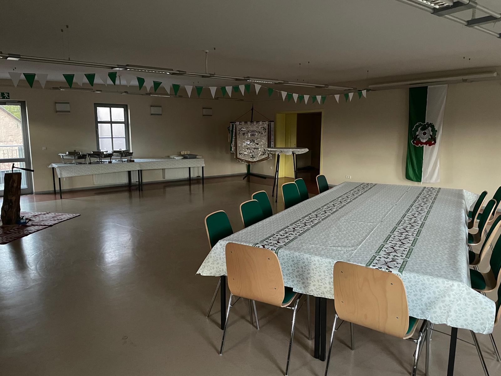 Ein geschmückter Partyraum